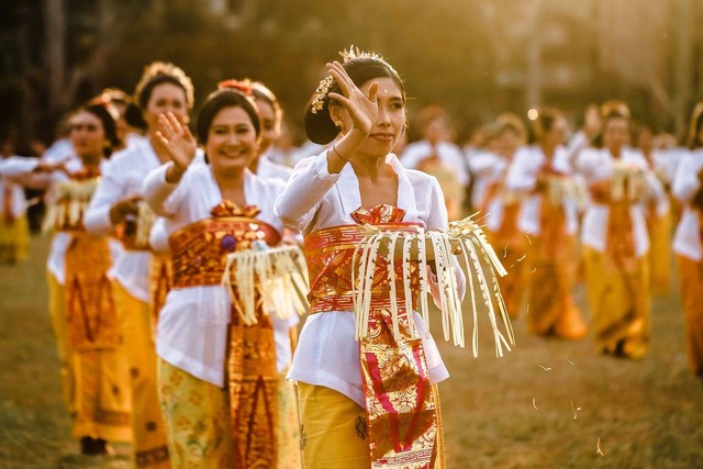 Alasan Mengapa Kita Berhak dan Wajib Melestarikan Tarian Daerah |  kumparan.com